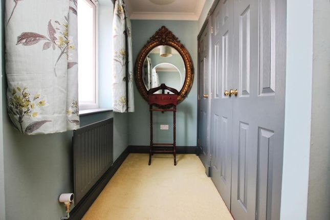 Room 1 8, Lutyens Close, Stoke Park photo 5