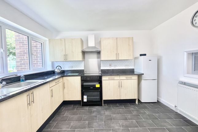 19, Rowlands Close, Waltham Cross photo 2