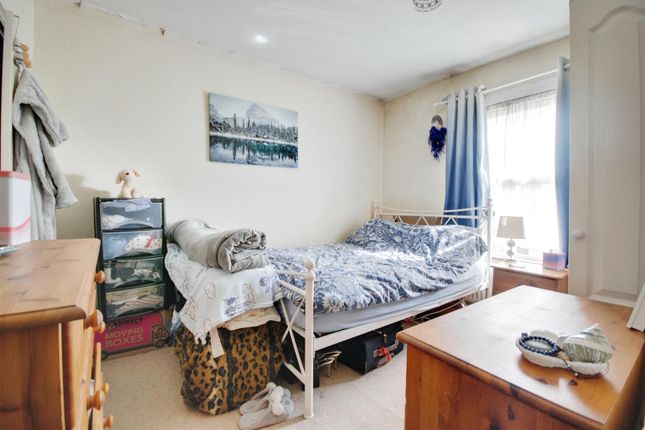 18, Cardiff Road, Watford photo 5