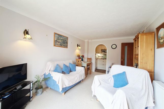 Flat 3, Hometye House 64-66, Claremont Road, Seaford photo 4