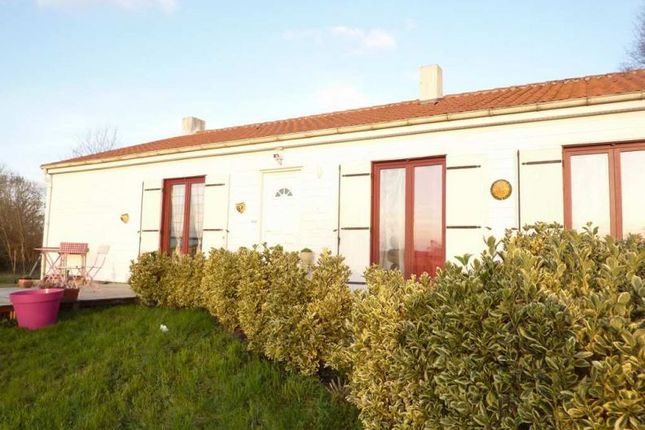 Detached bungalow for sale in Saint-Colomban, Pays-De-La-Loire, 44310, France