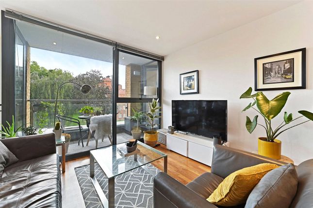 Shore Place, E9