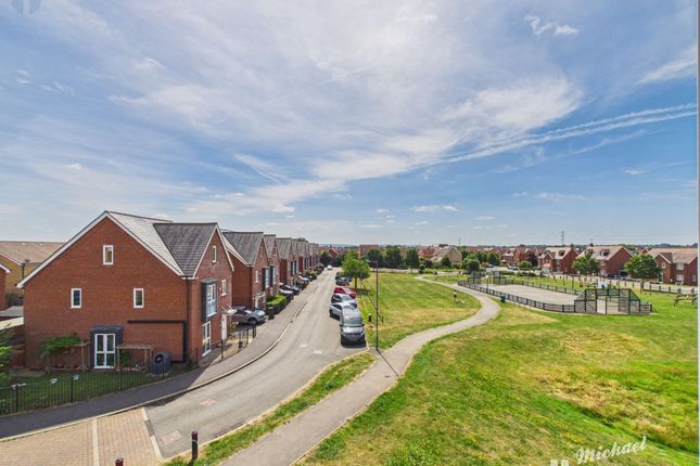 18 Grenadier Path, Aylesbury photo 3