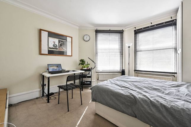 Flat for sale in Lillie Road, Fulham, London
