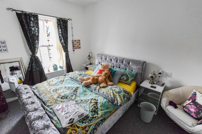 Flat for sale in Britannia Wharf, Bingley, West Yorkshire