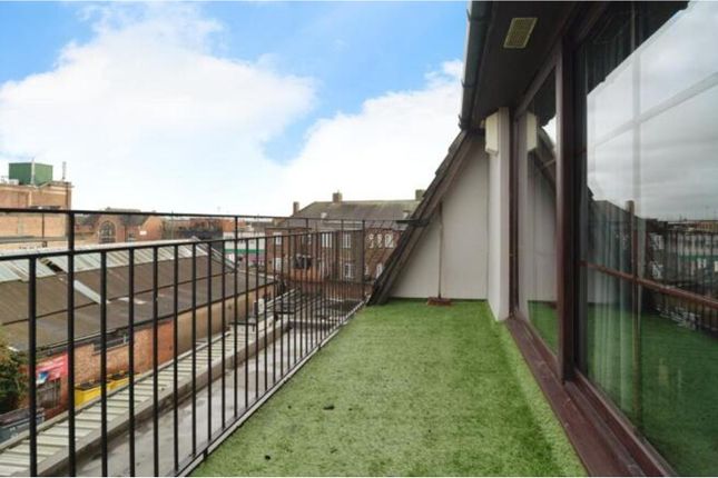2-bed flat on Flat 5, 129, St. Marys Lane, Upminster, £310,000