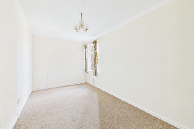 7, Shirley Court, London photo 4