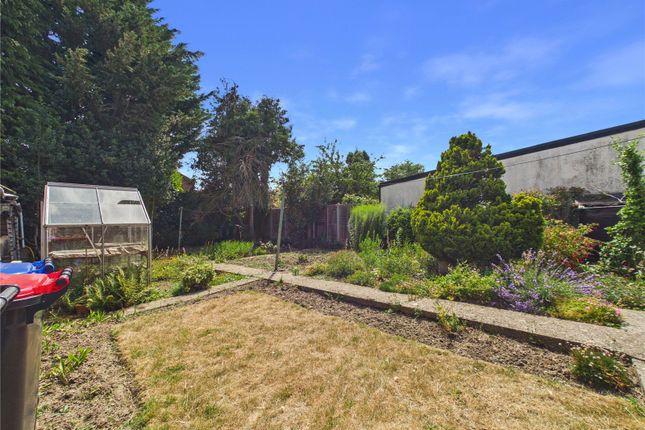 8, Cambridge Avenue, Halstead photo 2