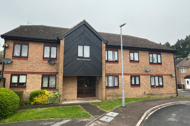 Thumbnail Flat for sale in Rodeheath, Luton