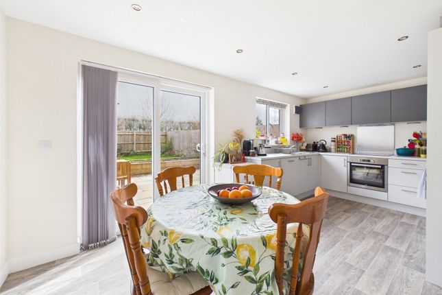 26, Rowbotham Way, Stonehouse photo 2