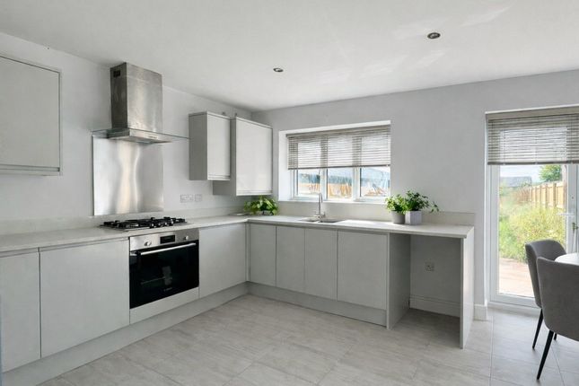 Plot 27, Morda photo 4