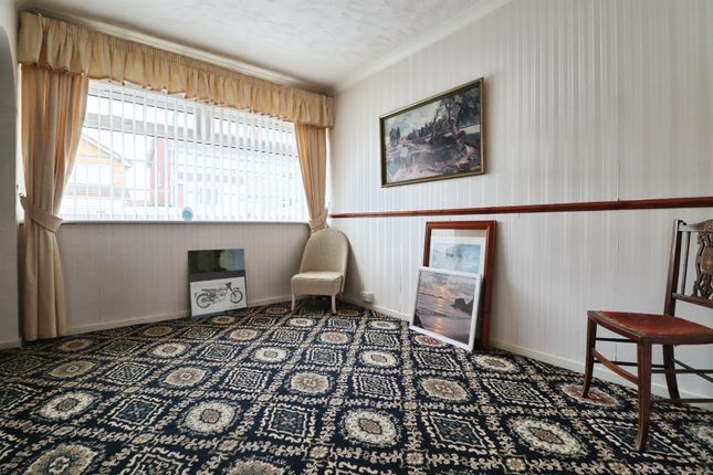 35, Glen Mavis Way, Barry photo 2