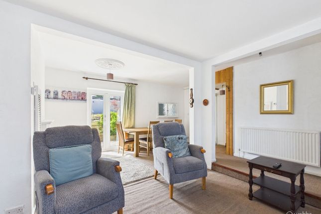 60 Wolsey Crescent, Croydon photo 4