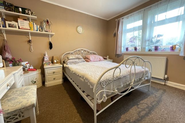 55, Fulford Grove, Watford photo 3
