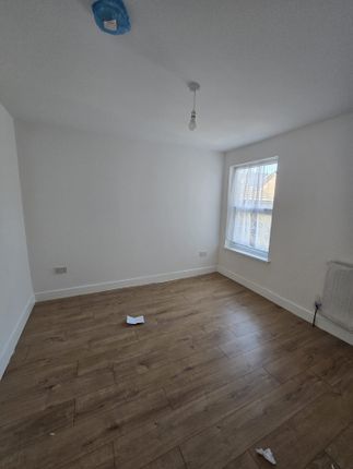 45, Grosvenor Road, London photo 4