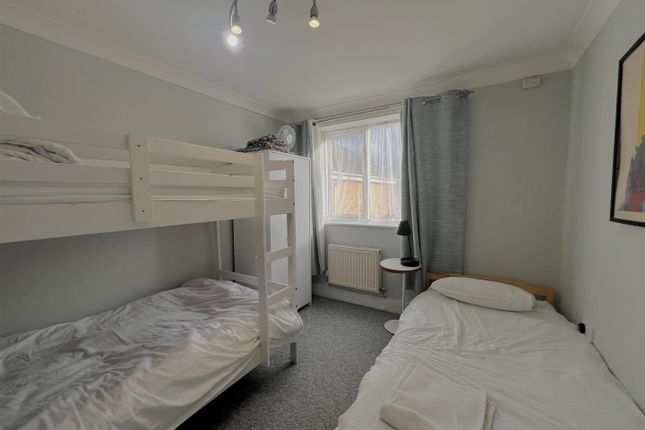Flat to rent in Byewaters, Watford