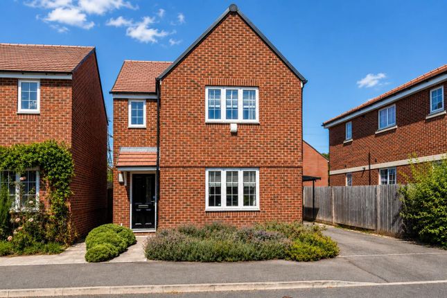 3-bed house on 17, Westlake Gardens, Tadley, £435,000