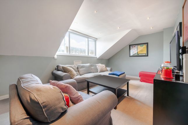 Flat for sale in Grosvenor Avenue, Highbury