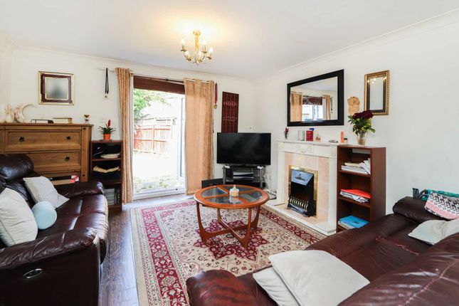 28, Nash Close, Sutton photo 2