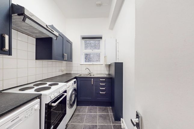 Thumbnail Flat to rent in Inglis Road, London