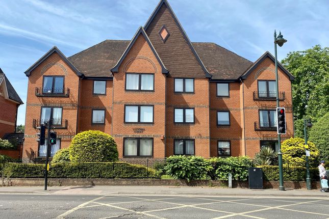 3 bed property for sale in Victoria Court, Henley-On-Thames RG9