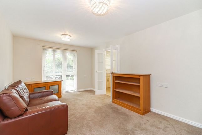 8 Nanterre Court 63-67 Hempstead Road, Watford photo 3