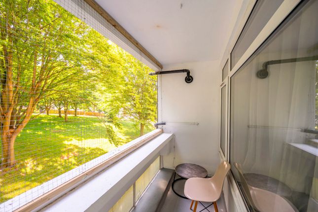 Ellisfield Drive, Roehampton photo 4
