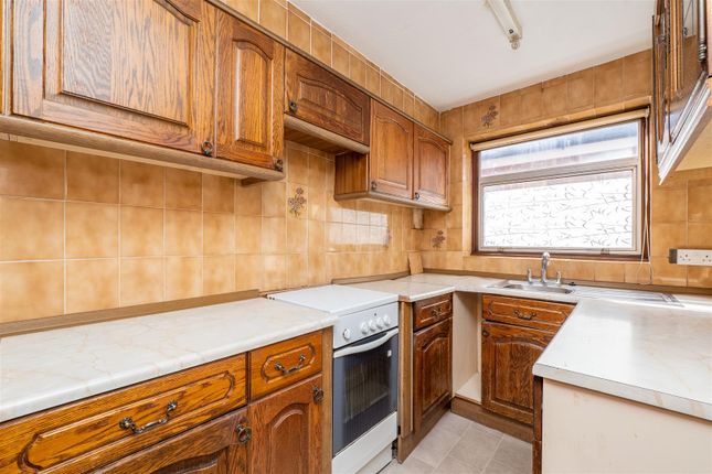 74C, Worcester Road, Sutton photo 4