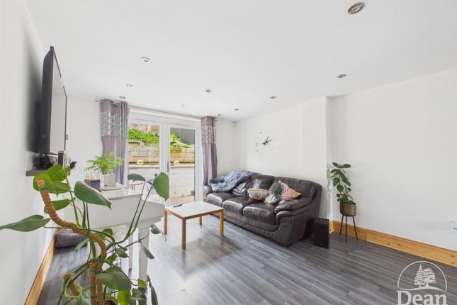65, Woodland Rise, Lydney photo 4