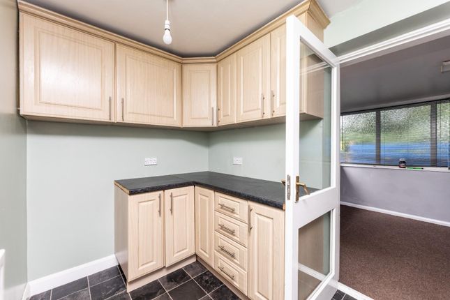 27, Hill Estate, Upton photo 5