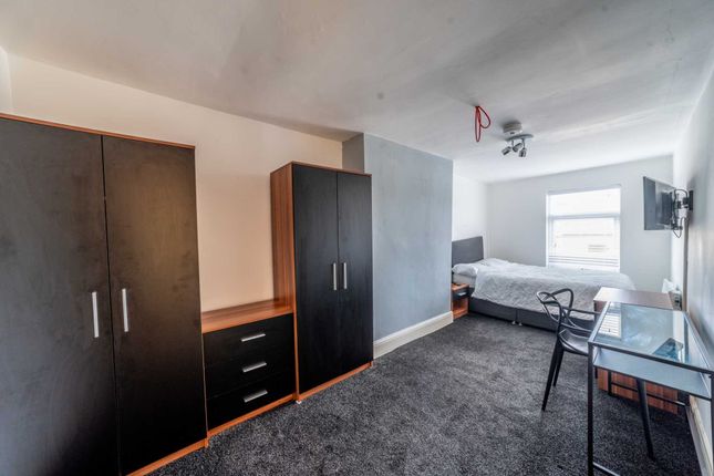 Flat to rent in Albany Road, Liverpool