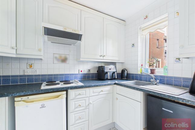 Flat 12 Hartford Court, 33, Filey Road, Scarborough photo 2