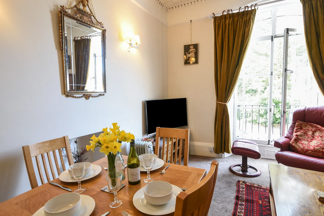 Flat 2 St Agnes House, Pound Street, Lyme Regis, Dorset photo 3