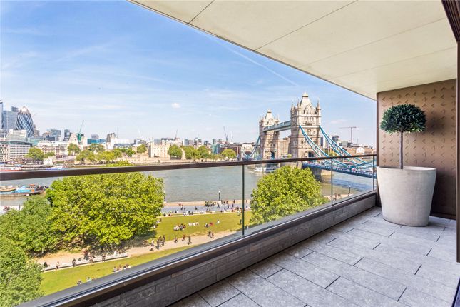 Thumbnail Flat for sale in Blenheim House, Crown Square, London