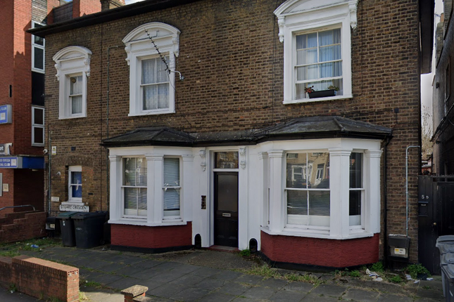 Thumbnail Flat to rent in Stuart Crescent, London