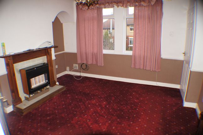 4 Woodale Avenue, Bradford photo 2