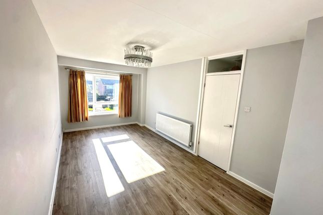 10 The Heys, Wharfedale Drive, WIRRAL photo 5