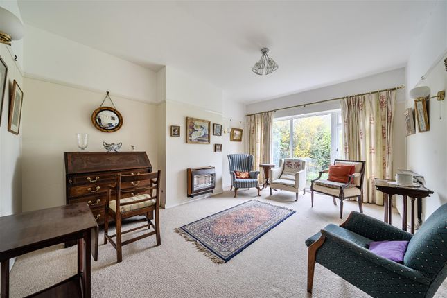 1, Curlew Crescent, Bedford photo 2
