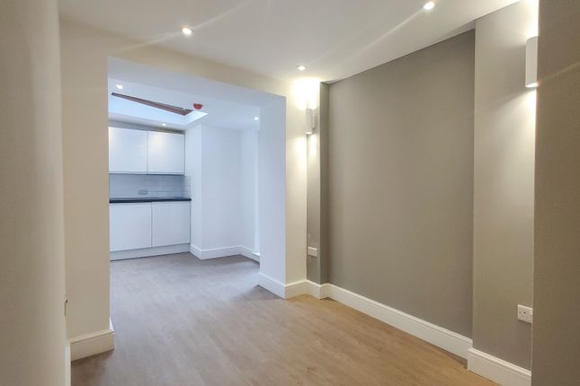 Flat 3 32-34, Swinton Street, Greater London photo 2