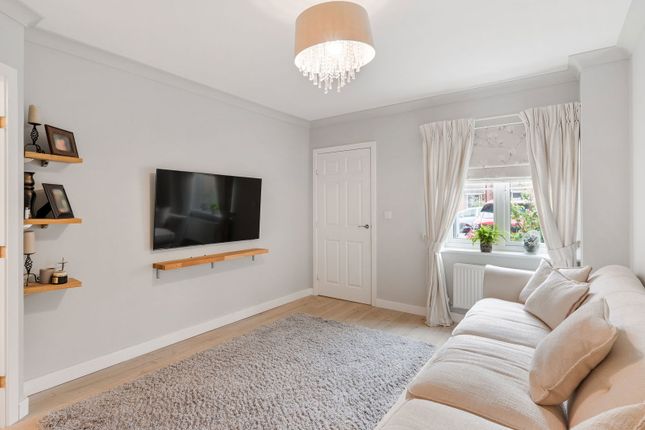 15, Killick Road, Horley photo 3