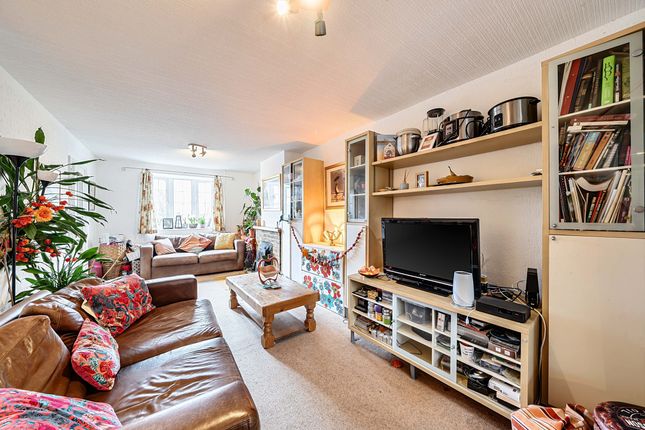 14 The Garth, Abbots Langley photo 2