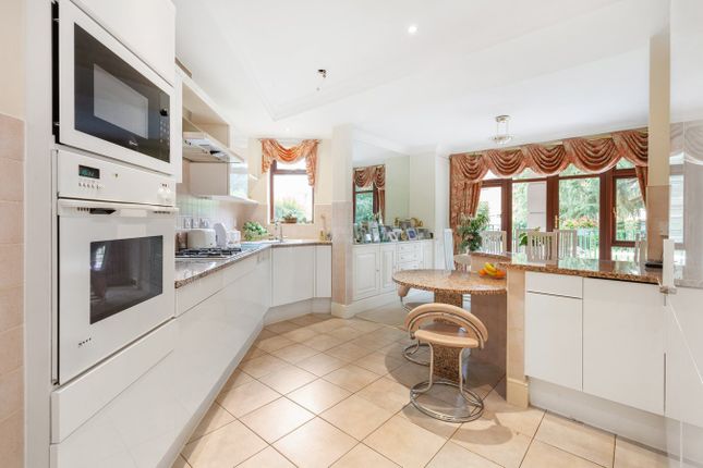 Hartsbourne Park, High Road, Bushey Heath photo 3