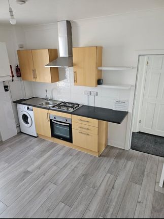 Thumbnail Flat to rent in Park Road, Ilford