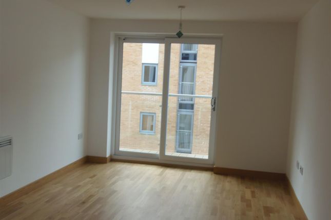 Flat to rent in Ship Wharf, Colchester