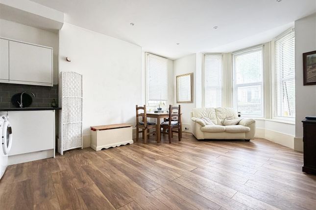 Flat 2, 4 Enys Road, Eastbourne photo 3