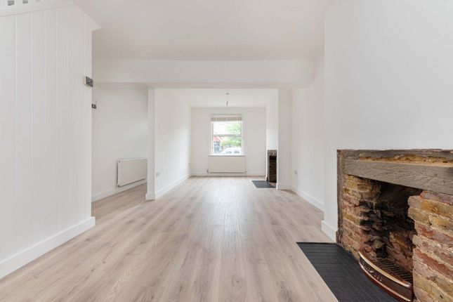106, Farrant Avenue, London photo 4
