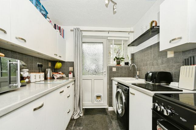 12, Hadrian Road, Andover photo 4
