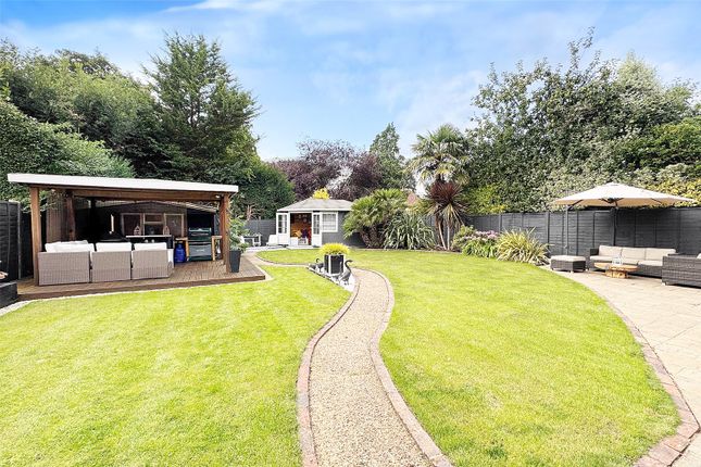 66, Mill Road Avenue, West Sussex photo 2