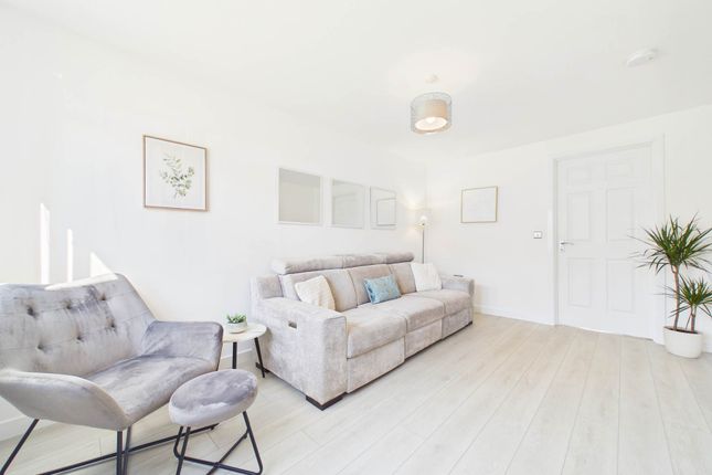 4, Lambie Avenue, Carluke photo 2