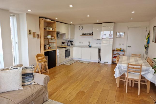Flat 36, Altus House, 335/337 Bromley Road, London photo 3